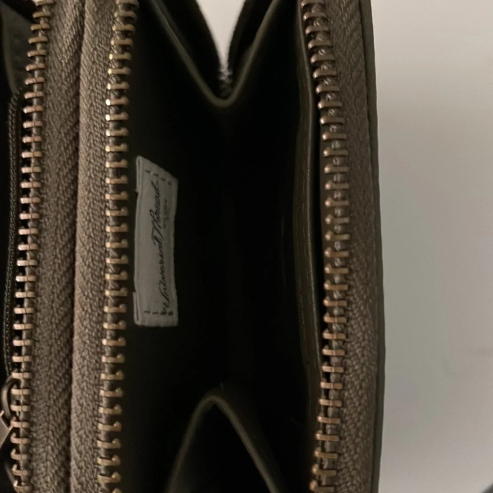 Universal Thread Double Zipper Wallet - Picture 5 of 6